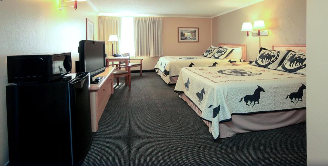 Yellowstonepark Inn&Suites Livingston Exterior photo