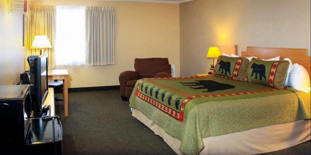 Yellowstonepark Inn&Suites Livingston Exterior photo